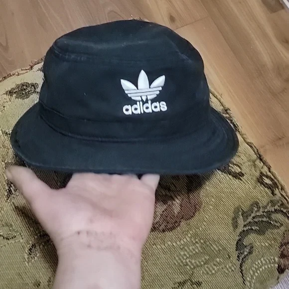 Adidas hat black - Picture 2 of 4